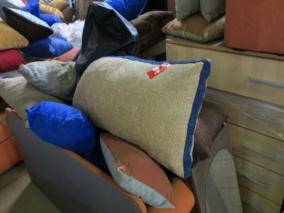 Used Pillows, 200 pcs for Sale (Auction Premium) | NetBid Industrial Auctions
